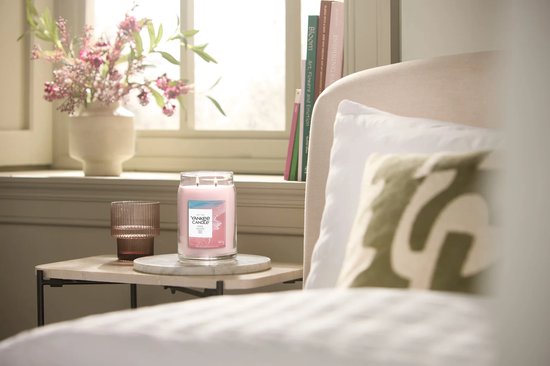 Yankee Candle - Pink Sands Medium Geurkaars - 50 branduren - 2 lonten