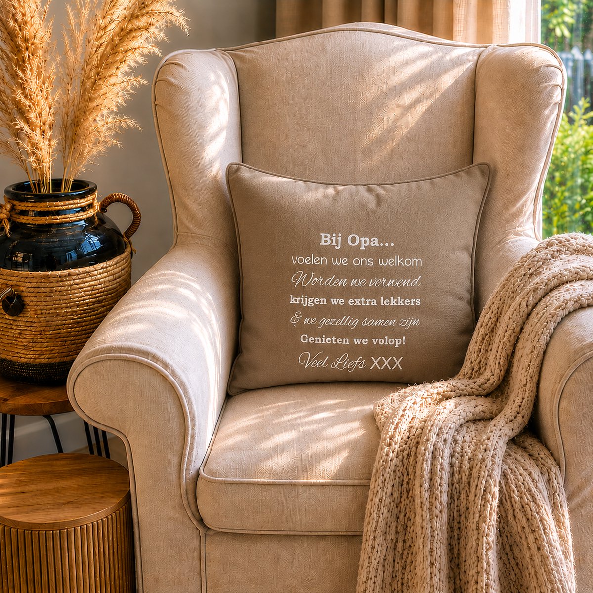 Maison Marcella Kussen Kussenhoes tekst cadeau Regels voor Bij Opa Thuis hoes beige opdruk wit maat 50x50 cm zand
