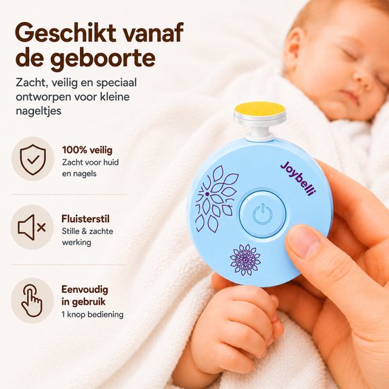 Lichtblauwe Joybelli elektrische babynagelvijl met bloemenprint in de hand van een ouder, naast een slapende baby.