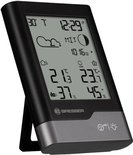 Zwarte Bresser weerstation met grijze basis, toont temperatuur, luchtvochtigheid, tijd en weersvoorspelling.