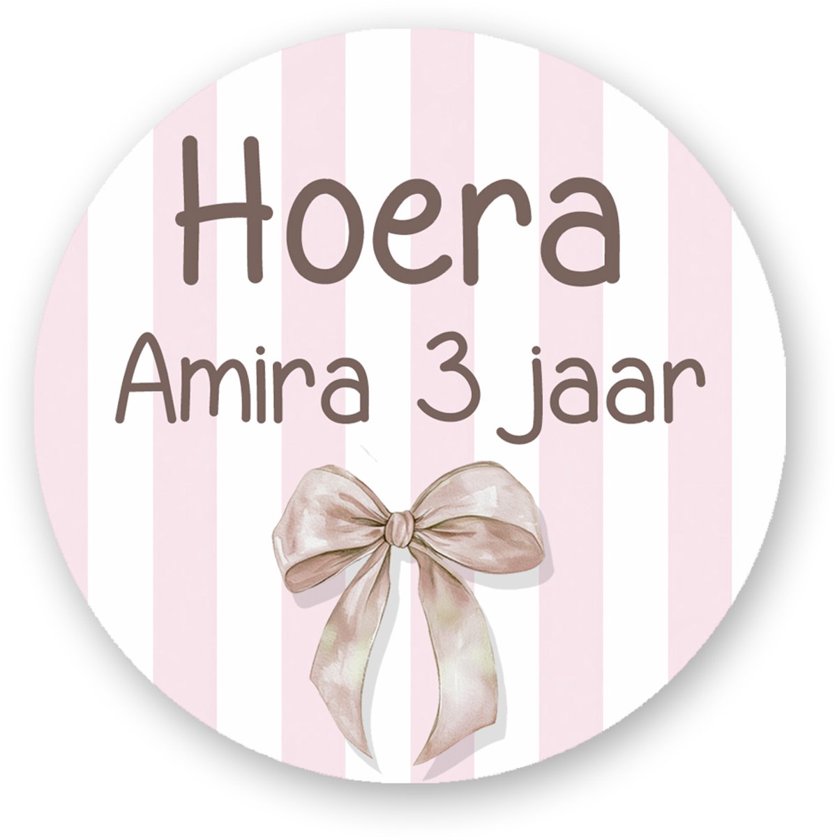 Traktatiestickers Hoera Roze Stripes met Strikje (25 stuks – Ø 4 cm)