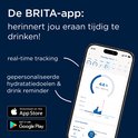 Screenshot van de BRITA-app op een iPhone die real-time hydratatietracking en gepersonaliseerde doelen toont. De tekst "De BRITA-app: herinnert jou eraan tijdig te drinken!" staat ernaast.