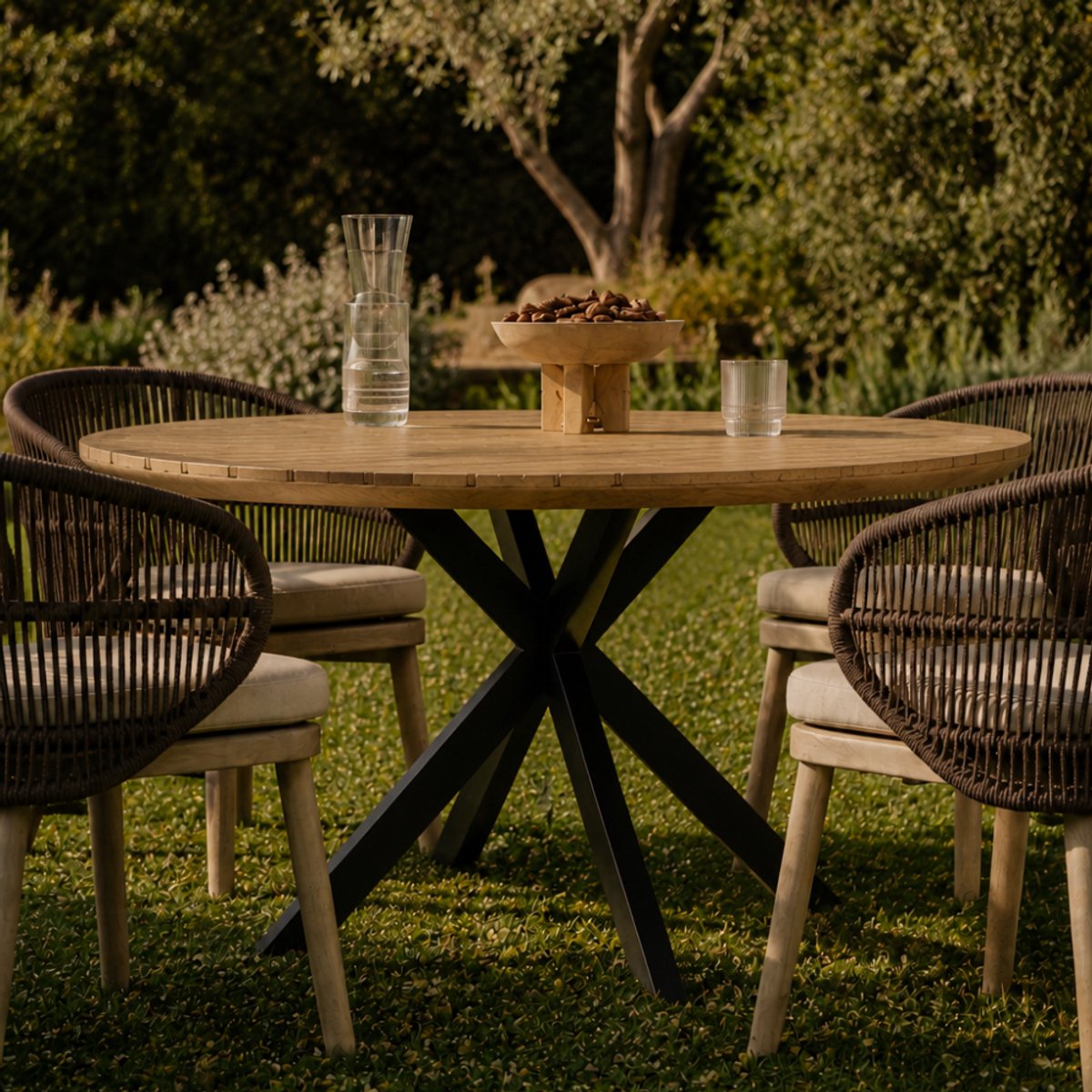 Sfeerwonen Enzo Tuintafel Rond - 130 cm – Mangohout Naturel – Outdoor – Swiss Edge – Matrix Spinpoot Zwart - 6 personen thumbnail 8