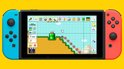 Een Nintendo Switch console in blauw en rood met het spel Super Mario Maker 2. De interface toont Mario.