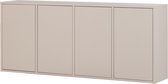 Een beige dressoir met vier deuren op een zwarte achtergrond.