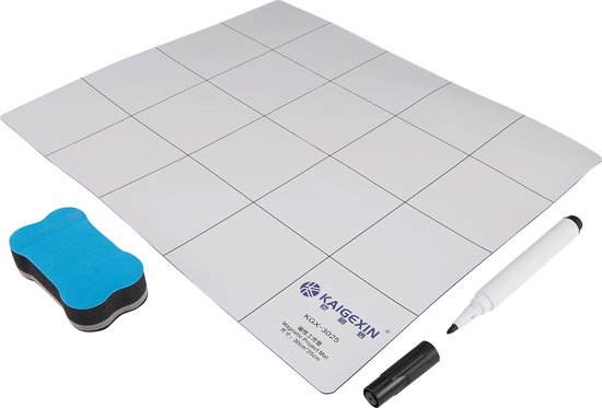Witte magnetische projectmat met een raster van 4x5, een blauwe gum en een witte stift.