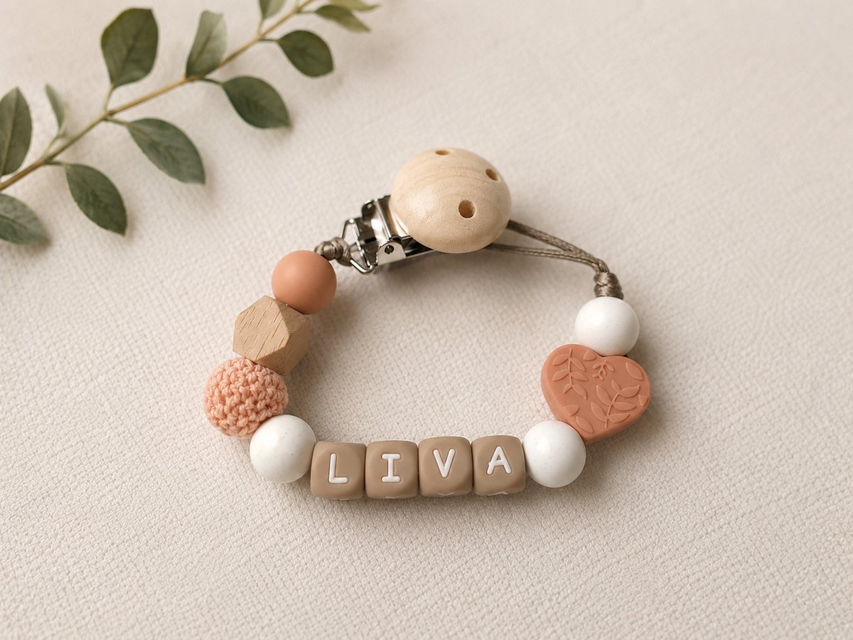 Gepersonaliseerd speenkoord met naam | hart zalm roze met wit | kraam & geboorte cadeau | meisje | baby