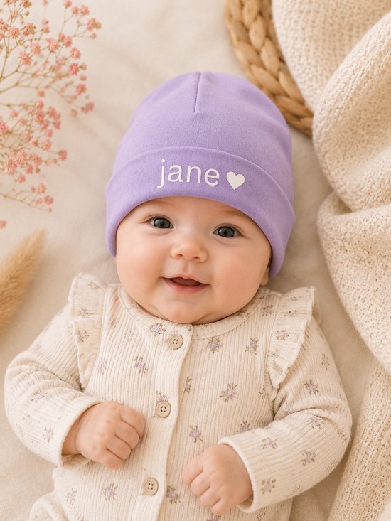 Babymutsje met Naam paars - Gepersonaliseerd Newborn Mutsje paars - Kraamcadeau Baby - Paars Unisex — afbeelding 4