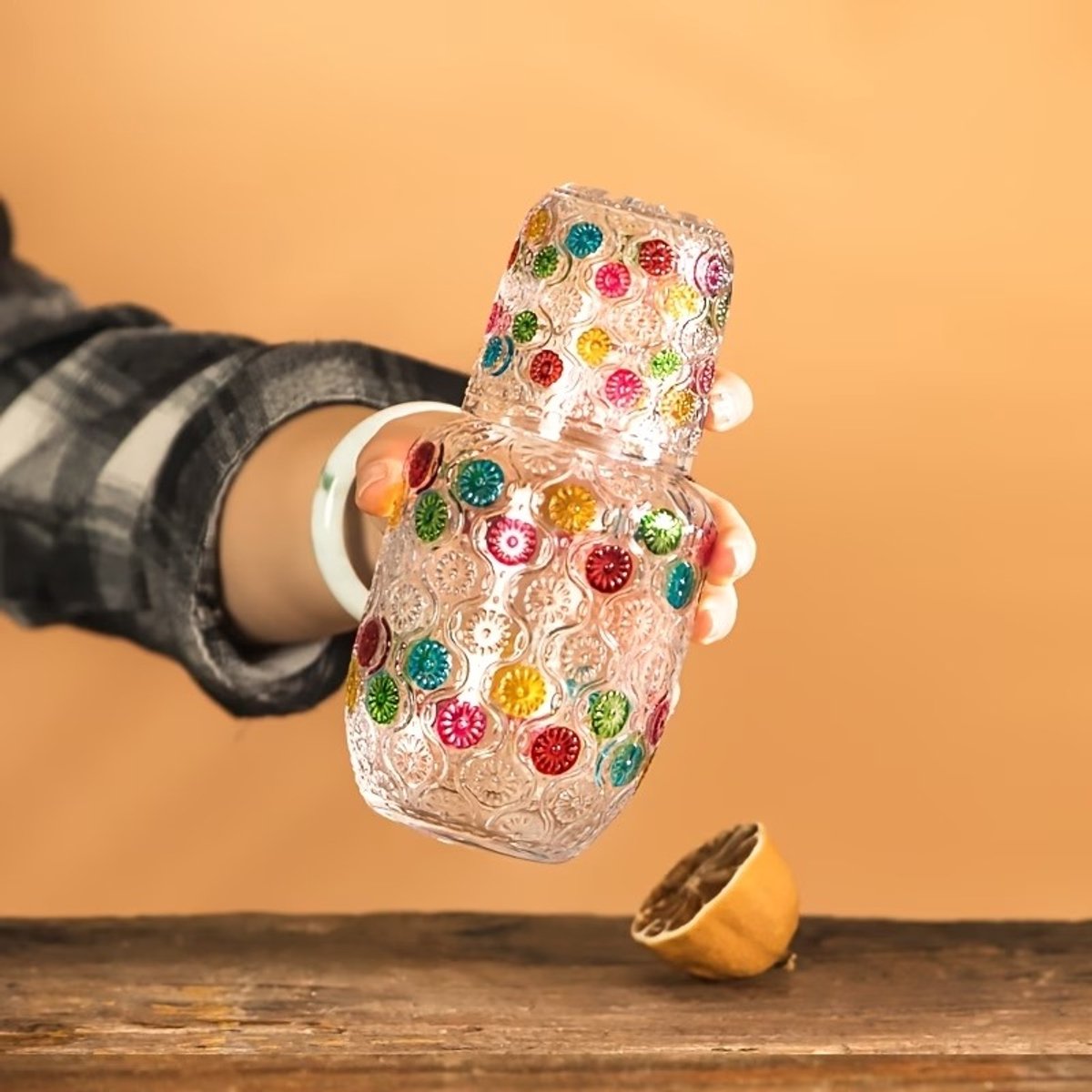 Nachtkastje waterkaraf ,Theestel met contrasterende kleuren en kersenpittenboompatroon