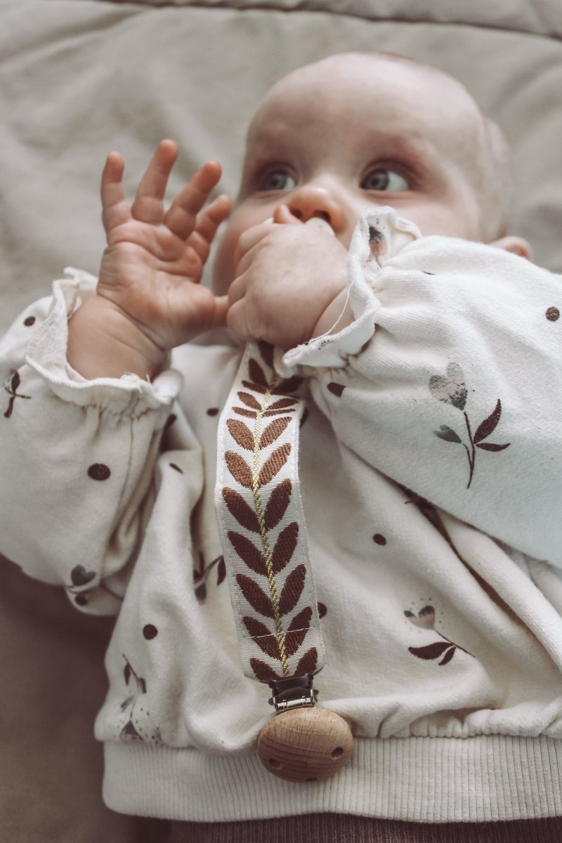 Speenkoord - katoen - Bruin leaves - houten knop - fopspeen - accessoires baby - mommy musthaves - speenketting - baby - kraamcadeau - stof - speenkoord jongen - speenkoord meisje - speenkoord katoen