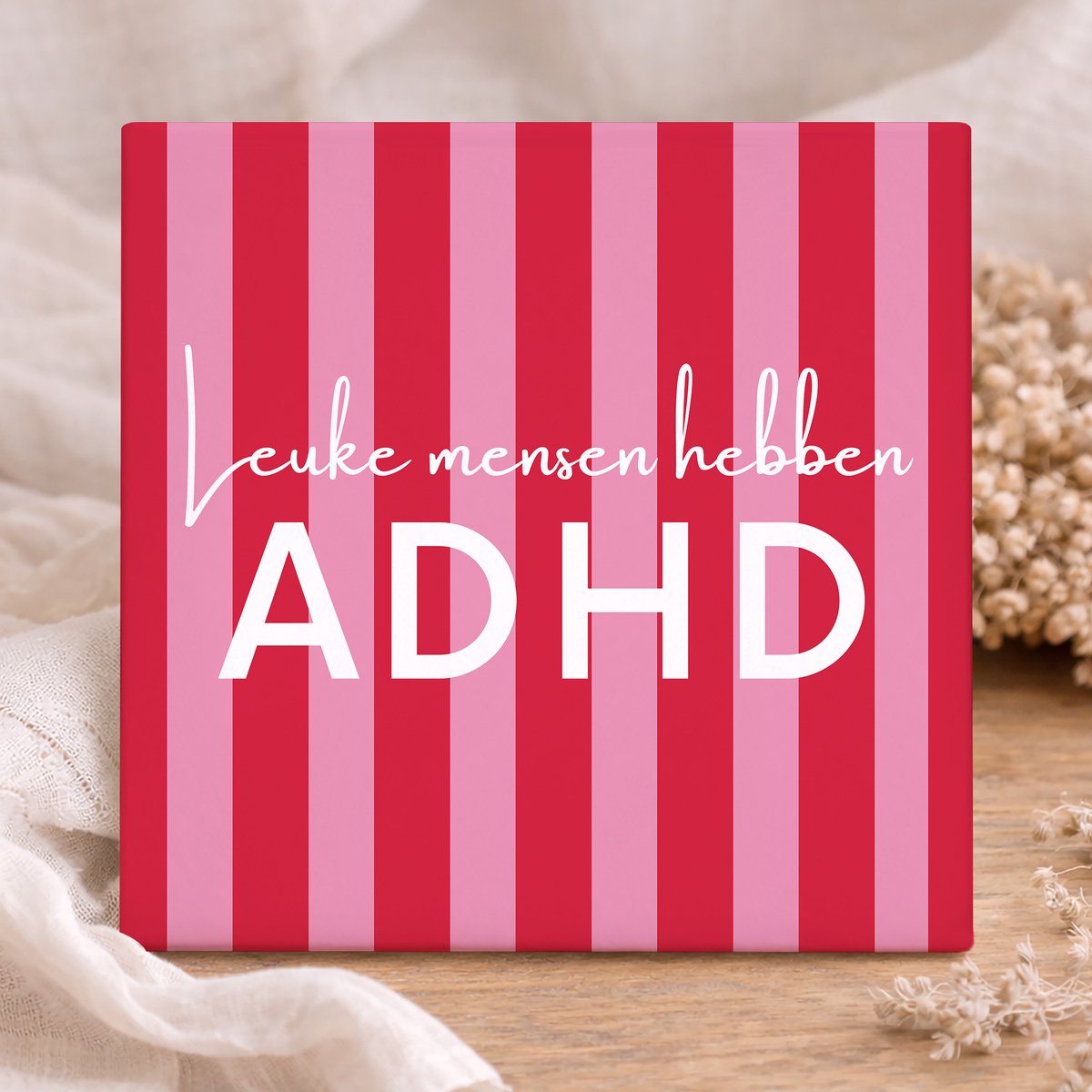 Printazzy - Tegeltjes met Tekst - Leuke mensen hebben ADHD - Wanddecoratie - Gepersonaliseerd cadeau - Muurdecoratie - Grappig - 11x11 cm