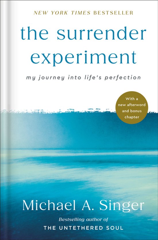 Couverture du livre "The Surrender Experiment" et "my journey into life's perfection" par Michael A. Singer. Fond d'eau calme.