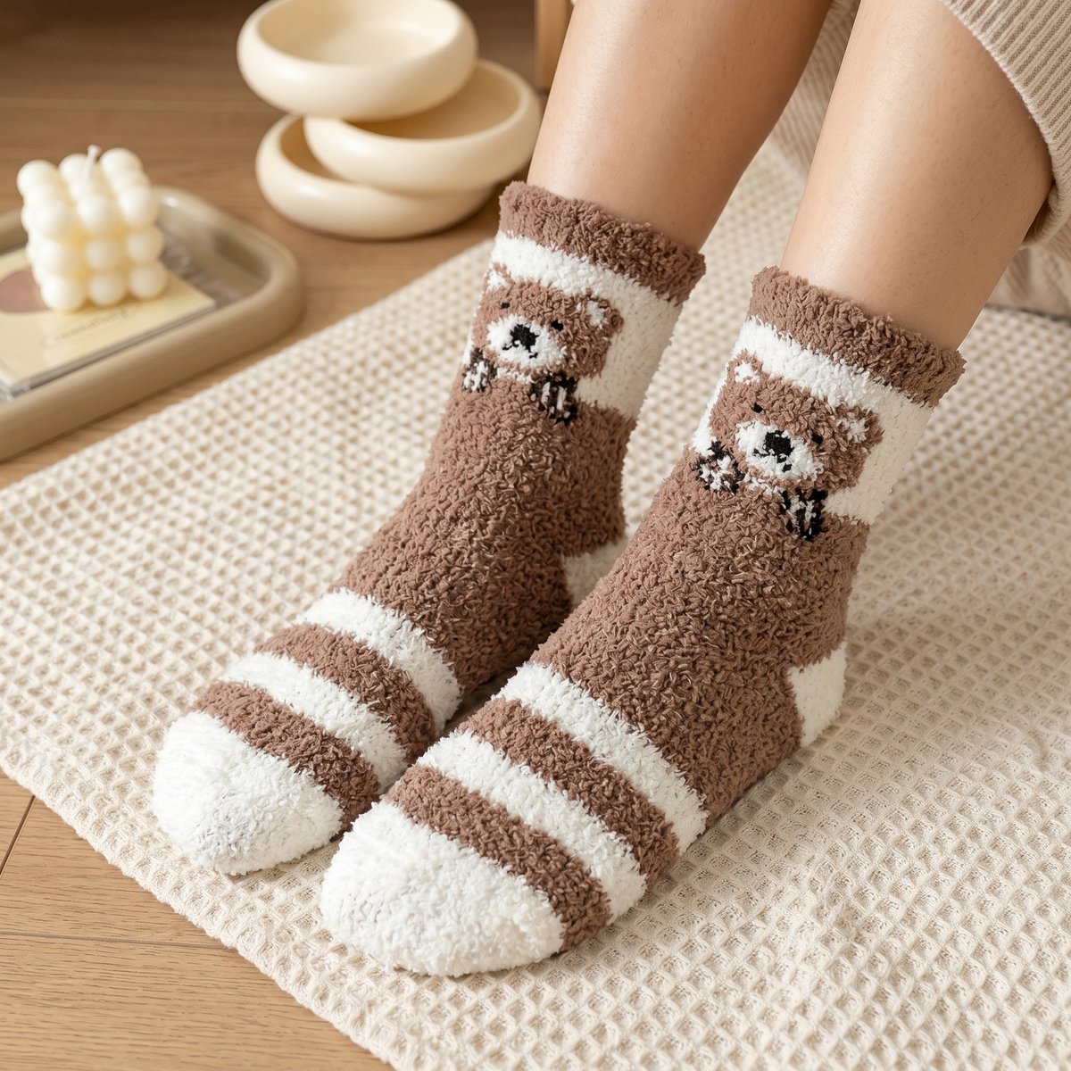Fluffy dames sokken - huissokken - bruin - wit - leuke print beer - 36 -40 - cadeau voor haar - geschenk vrouwen - gift - zacht