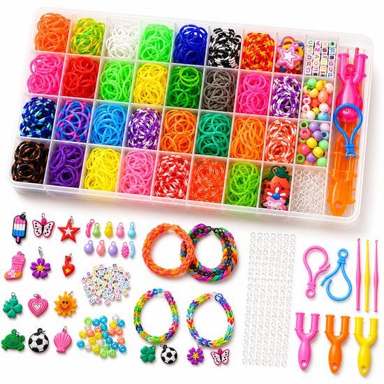 Grote doos met loombandjes in 30 kleuren, plus weefgetouwen, haakjes, kralen, charms en afgemaakte armbandjes.