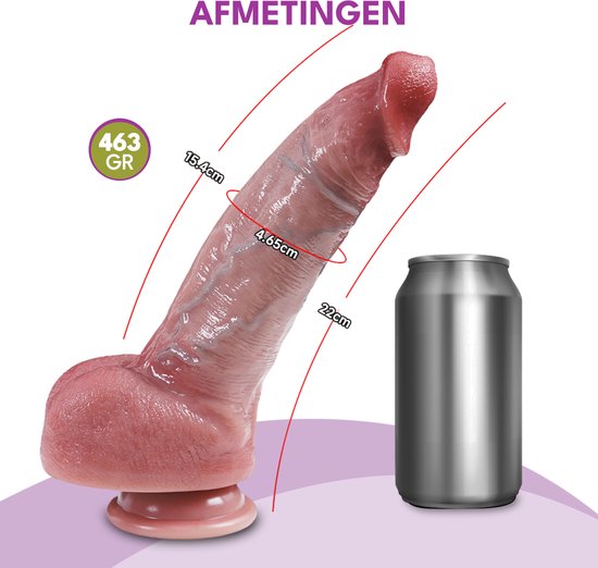 Afmetingen van roze dildo: 22cm lengte, 4.65cm diameter. Naast een blikje.