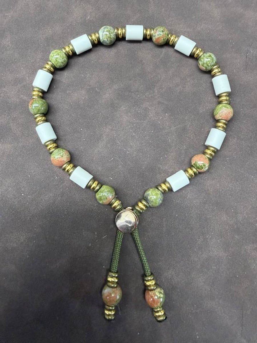 Anti-tekenband ketting natuurlijk - hond - natuursteen - groen met roze unakiet - lengte 36 cm - nekomvang vanaf 34 tot en met 38 cm - originele EM-X kralen lichtgrijs - maat M - groen roze- met unakiet natuurstenen