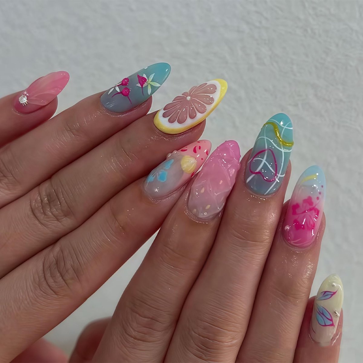 Dailygoods- Kunstnagels 30 stuks - Amandelvorm - 3D bloemen/ster ontwerpen - Volledige bedekking - Nagelkunst decoratie - Inclusief nagelvijl en kleefstrips - Nepnagels