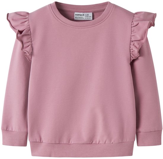 Roze sweater met ruches op de schouders, lange mouwen en een ronde hals. Merklabel zichtbaar.