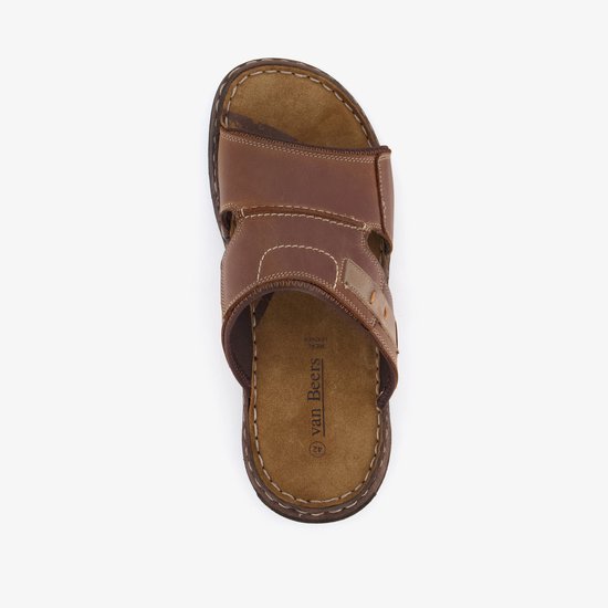 Bovenaanzicht van een cognac leren slipper met 'Van Beers Real Leather' inzet.