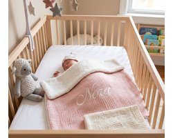 Wiegdeken teddy rose met geborduurde naam