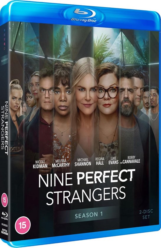 De cover van de Blu-ray disc van 'Nine Perfect Strangers' seizoen 1, met een groep van negen personen.