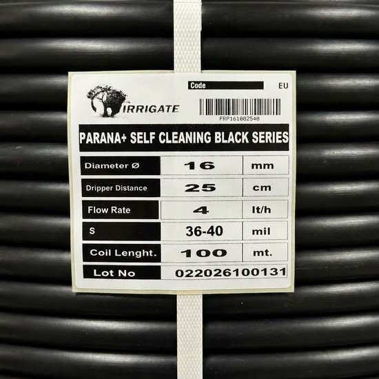 Zwart, zelfreinigende druppelslang, 16mm diameter, 100m lengte, 4 l/h, 25cm afstand. Label: PARANA+ SELF CLEANING BLACK SERIES.