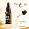 Amberkleurig flesje CBD olie 20% Forte met druppelaar. Nauwkeurige dosering en druppelcontrole benadrukt.