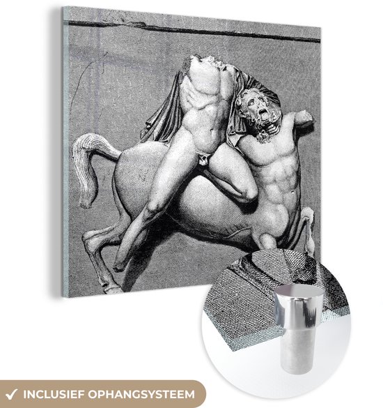 Image en verre d'un homme nu combattant un centaure, avec système de suspension inclus.