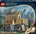 LEGO Harry Potter Poudlard le Grand Hall. L'ensemble présente un château gris et beige avec des personnages, dont Harry, Hermione et Ron.