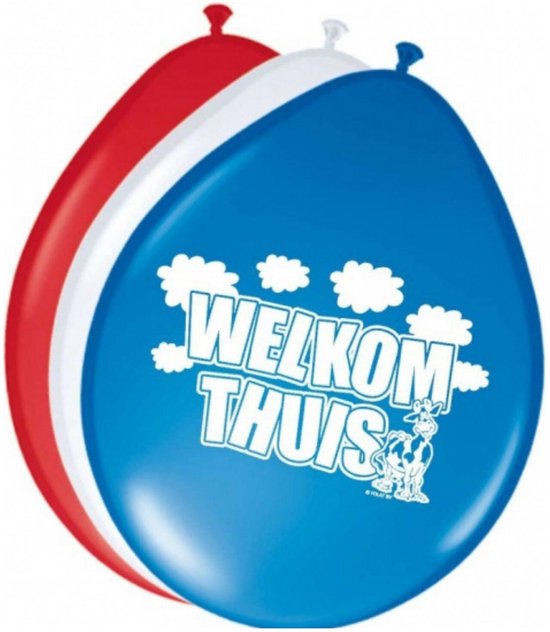 Een rode, witte en blauwe ballon met 'WELKOM THUIS' tekst en een koe-afbeelding.