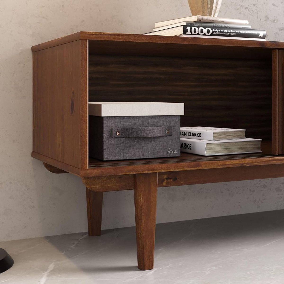 TV meubel 175x52x41 cm – Massief hout lowboard kastanje met 2 schuifdeuren & 2 laden – TV kast voor 75 inch Mid-Century design – Urbanhome