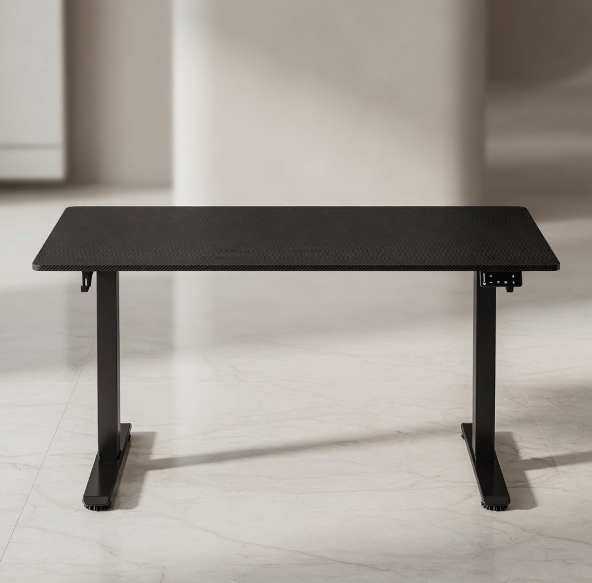 Bella Elektrisch Zit-Sta Bureau 140x70 cm – In Hoogte Verstelbaar Bureau met Draadloze Oplader, USB-C & USB-A, LCD Display, Geheugenfunctie, Ergonomisch Thuiswerk Bureau Carbon LookMobili Bella