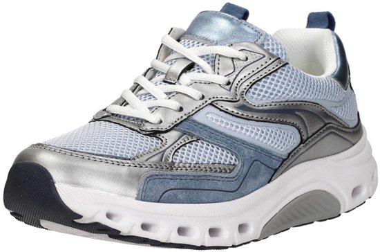 Lichtblauwe Gabor Rollingsoft sneaker met zilveren en donkerblauwe accenten, witte veters en een witte zool.