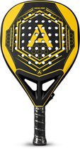 Zwarte padelracket met gele details en een A-logo in het midden. De racket heeft een gestructureerd handvat.