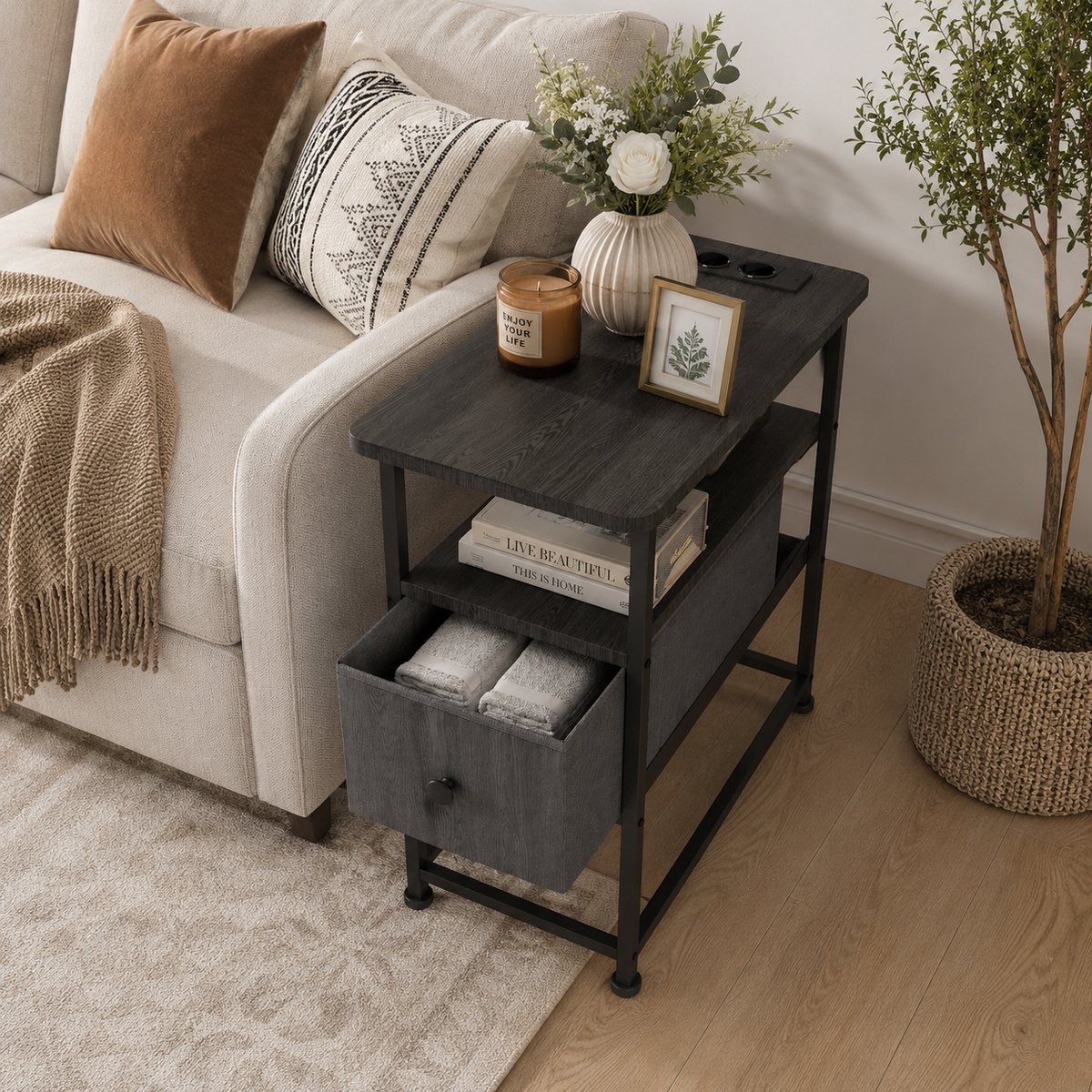 Bijzettafel met Stopcontact & USB – Industrieel Hout – Side Table / Nachtkastje met Oplaadstation – 60×30×62 cm – voor woonkamer, slaapkamer - Zwart