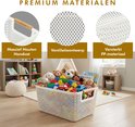 Witte mand met houten handvat, gevuld met speelgoed. Met ventilatieontwerp en versterkt PP-materiaal.