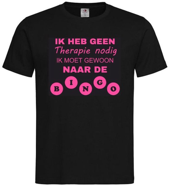 Zwart T-shirt met roze tekst: 'Ik heb geen therapie nodig, ik moet gewoon naar de BINGO'. De letters B, I, N, G, O staan in roze cirkels.