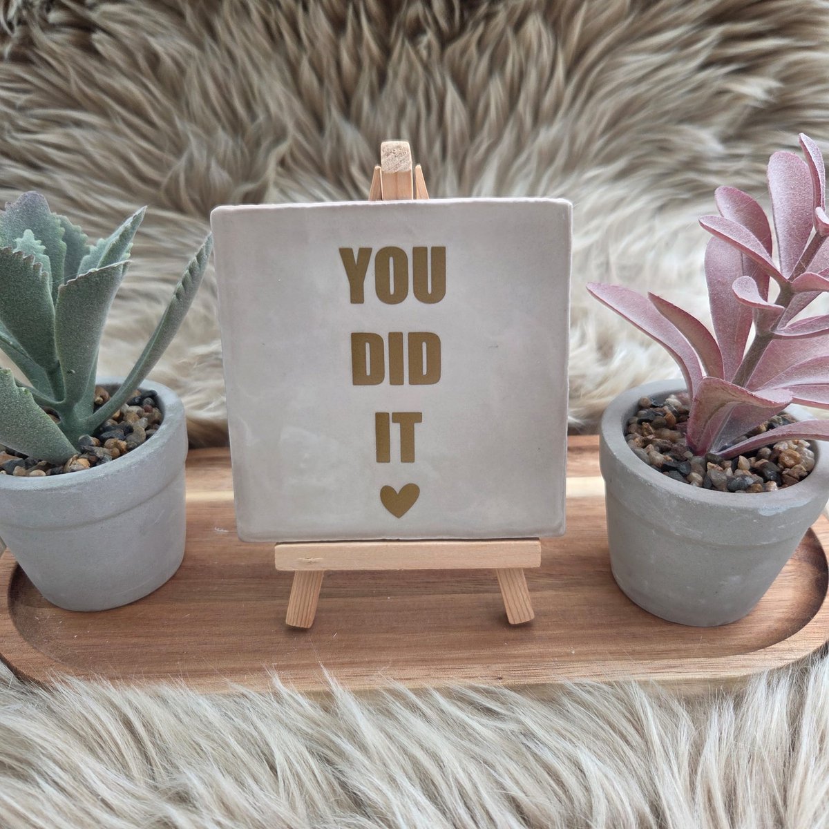 Robuust wenstegeltje “You did it” – Keramiek 10x10 cm – Wanddecoratie & Cadeau – Cadeau Geslaagd – incl standaard – Trendy nu - Feest - Geslaagd - Rijbewijs, diploma of ander succes
