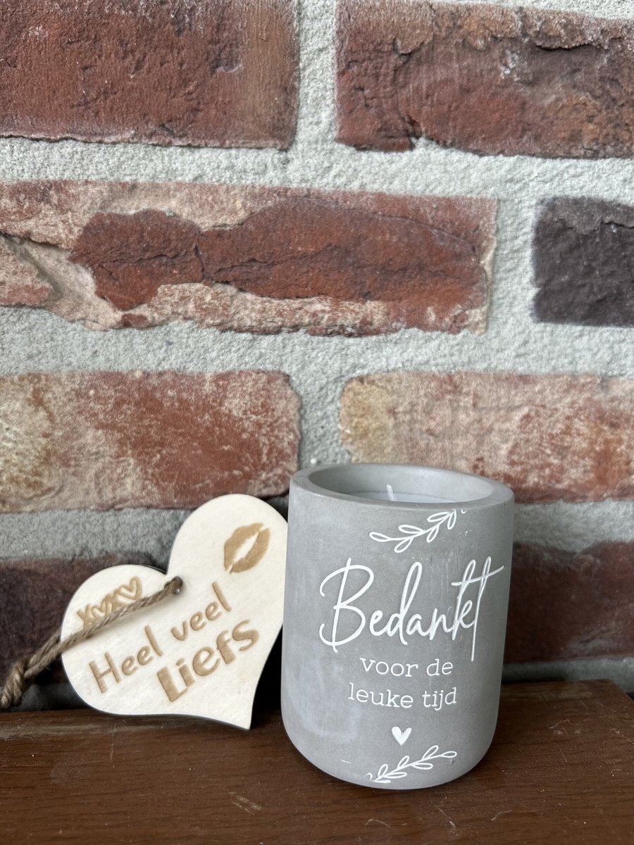 Creaties van hier Cement Candle Leuke tijd met houten hartje- 8 cm – Cement – Kaars