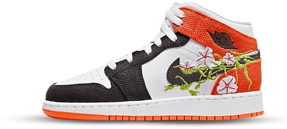 Air Jordan 1 Mid SE 5.5Y Zwart