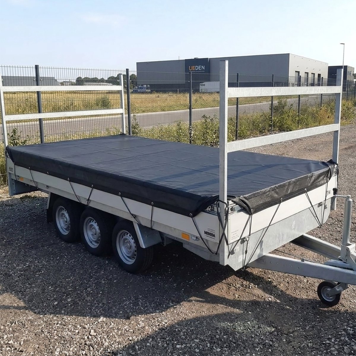 Aanhangernet HDPE 350x600cm met zeilringen zwart fijnmazig