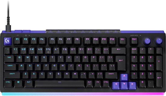Overzicht van een zwart gaming toetsenbord met paarse accenten op de WASD-toetsen en de RGB-verlichte lichtbalk.