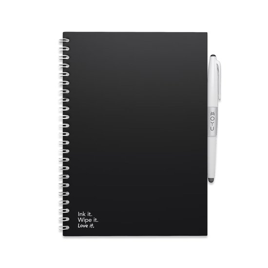 Un carnet noir avec un stylo blanc dessus. Le texte 'Ink it. Wipe it. Love it.' est sur la couverture.