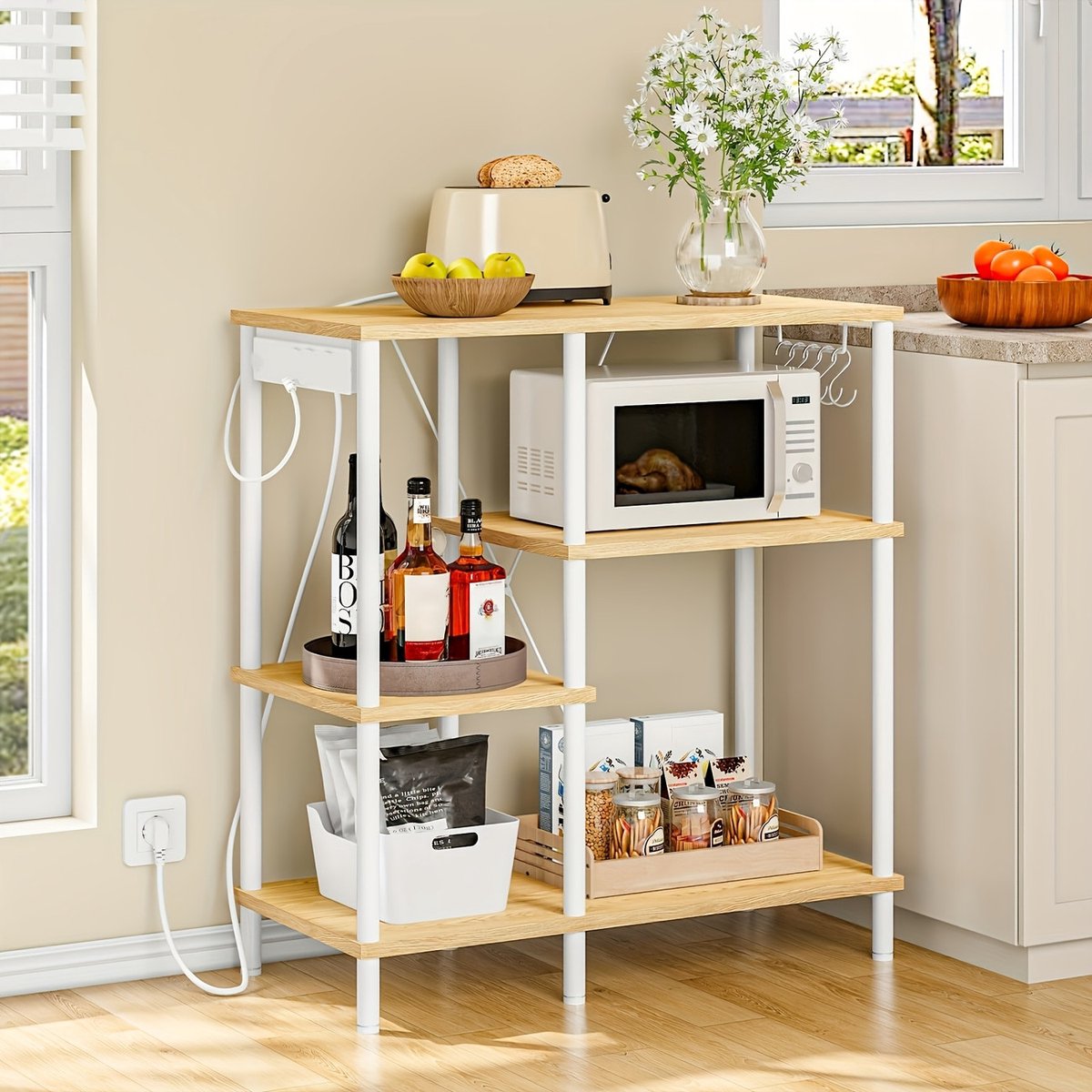Keukenrek met Stopcontact - Vrijstaand Bakrek met Planken - Multifunctioneel Opbergrek met 5 Haken - Houtkleur/Zwart