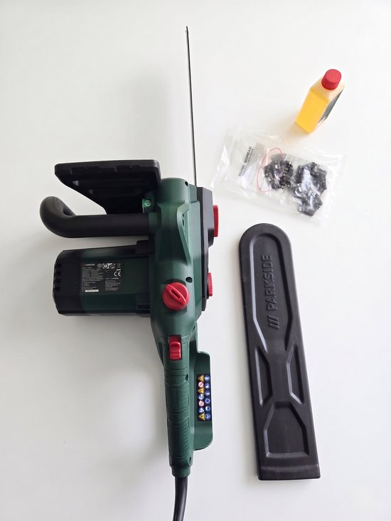 Parkside Elektrische kettingzaag 1600 W - Kettingsnelheid: tot 15 m/s - Zaaglengte: 34 cm - Automatisch kettingsmeersysteem - Handmatig kettingspansysteem - Comfortabel werken door ergonomische vormgeving van de handgreep van Parkside — afbeelding 3