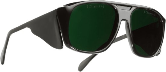 Lunettes de soudure noires avec larges verres vert foncé et protection latérale intégrée. Isolées sur fond blanc.