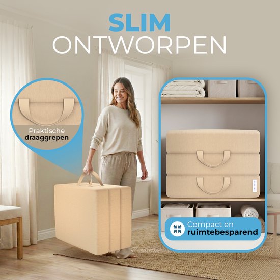 Vrouw met crèmekleurig opvouwbaar matras met handvatten. Matras gestapeld in een kast. "SLIM ONTWORPEN" en "Compact en ruimtebesparend".