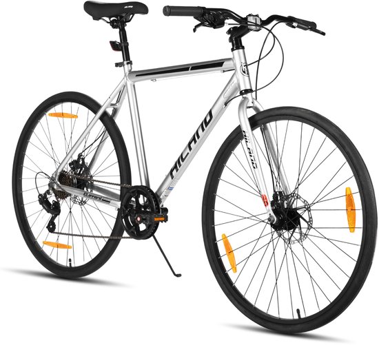 Zilveren HILAND Clifford herenfiets met zwarte banden, zadel, stuur en oranje reflectoren.