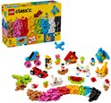 Een LEGO Classic-doos met 820 kleurrijke stenen, met diverse bouwwerken zoals een raceauto, vogel, huis, kat en watermeloen.