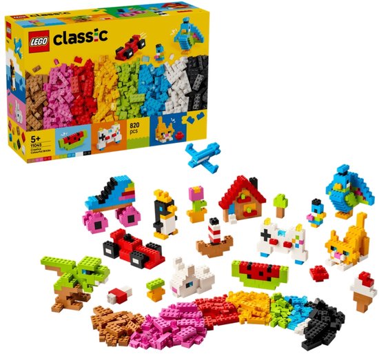 Een LEGO Classic-doos met 820 kleurrijke stenen, met diverse bouwwerken zoals een raceauto, vogel, huis, kat en watermeloen.